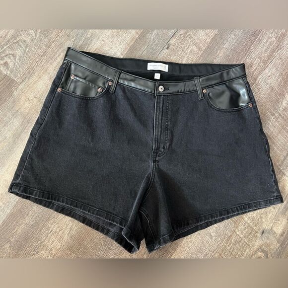Abercrombie & Fitch Pants - Abercrombie and Fitch Curve Love High Rise Dad Short- Size 35/20